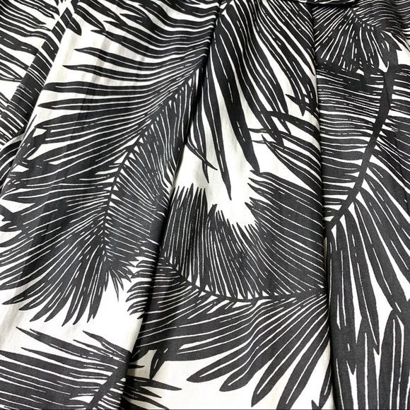 ❗️SOLD❗️NWT Vince Camuto Tropical Wide Leg Pants - Picture 10 of 12